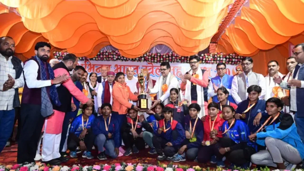 Kabaddi Competition: कबड्डी स्पर्धा के महिला वर्ग में मऊ, पुरुष में आजमगढ़ ने जीता खिताब