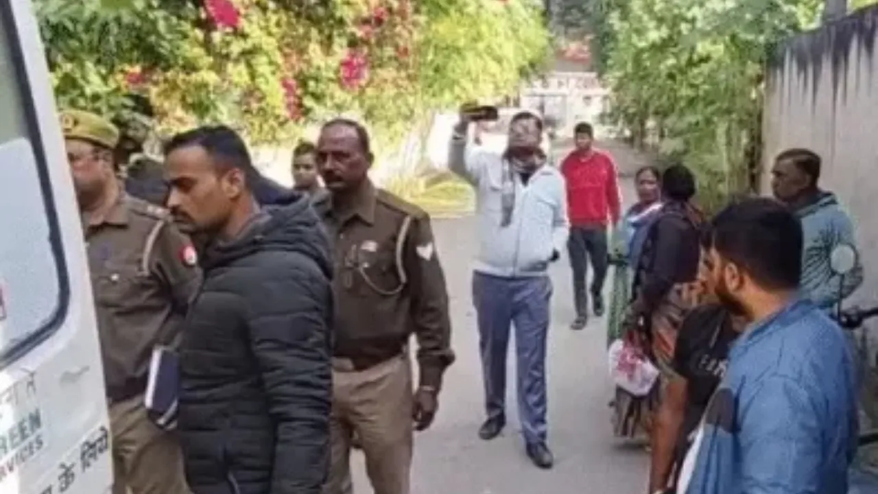 युवती की हत्या कर रिटायर्ड आईएएस के घर पास फेंका शव, दीवार से टिका कर भागे आरोपी, एफआईआर दर्ज