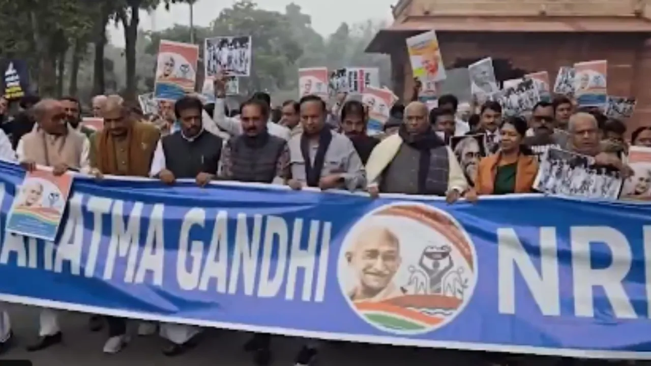 मनरेगा की ‘योजनाबद्ध हत्या’ की जा रही है, बापू के प्रति प्रधानमंत्री का सम्मान दिखावटी: खरगे 