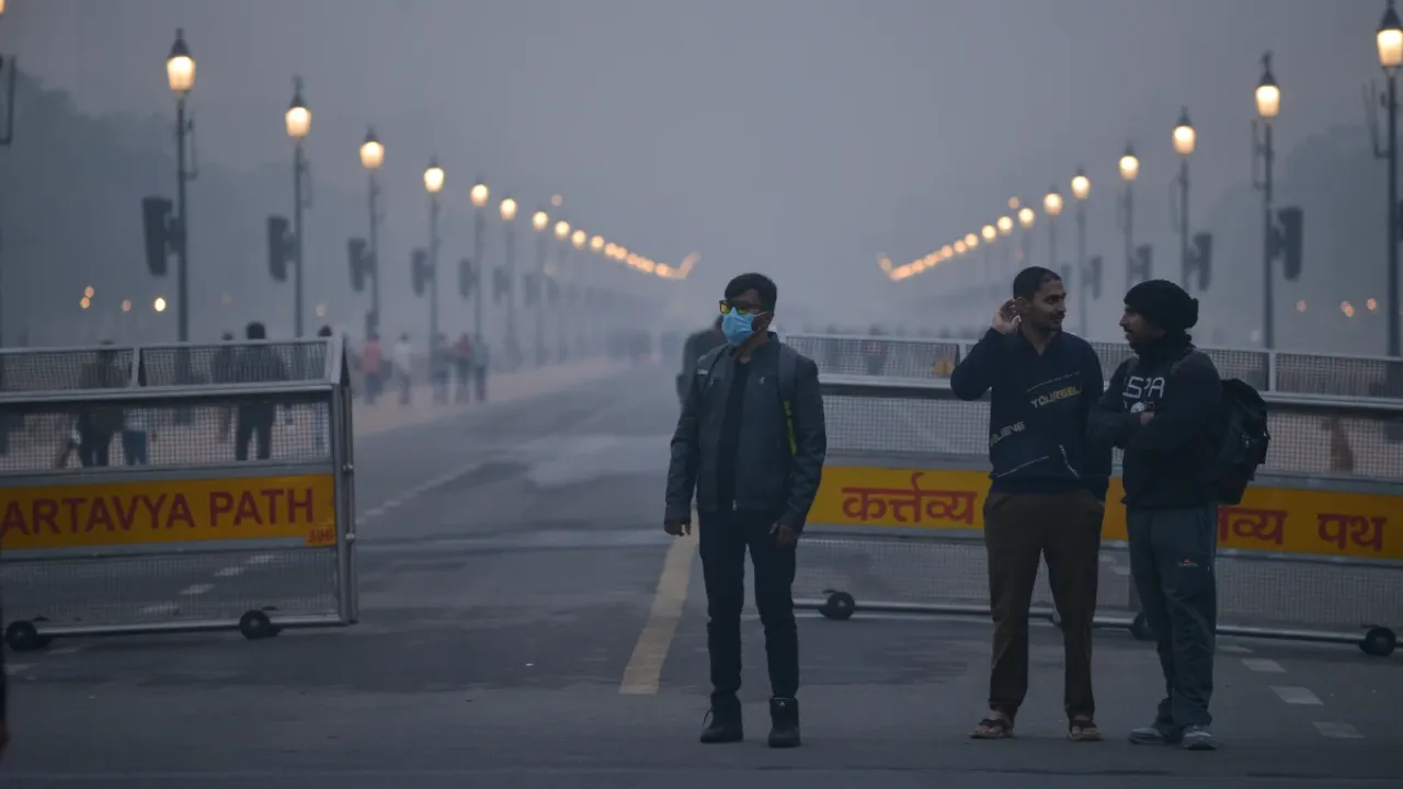 दिल्ली हुई बीमार... वायु गुणवत्ता की स्थिति बिगड़ी, जहांगीरपुरी में AQI 498 दर्ज 