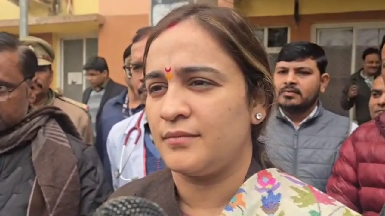 महिलाओं की गरिमा से खिलवाड़ पर बवाल, नीतीश कुमार की हरकत और संजय निषाद के बयान पर भड़कीं अपर्णा यादव, बोलीं- तुरंत मांगें माफी