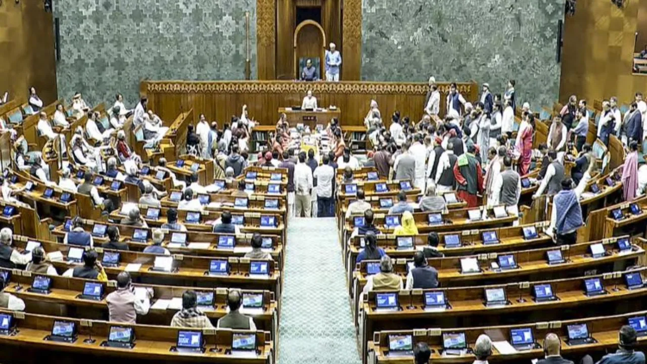 Parliament Winter Session: एसआईआर पर दो दिन गतिरोध के बाद कार्यवाही सुचारू तरीके से शुरू, प्रश्नकाल शांति से संपन्न 