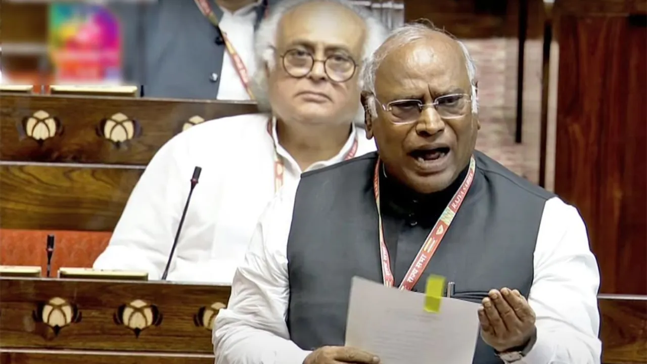 कांग्रेस का संसद में हंगामा: नई लेबर कोड से मजदूरों की नौकरी पर संकट..., खरगे का मोदी सरकार पर तीखा हमला