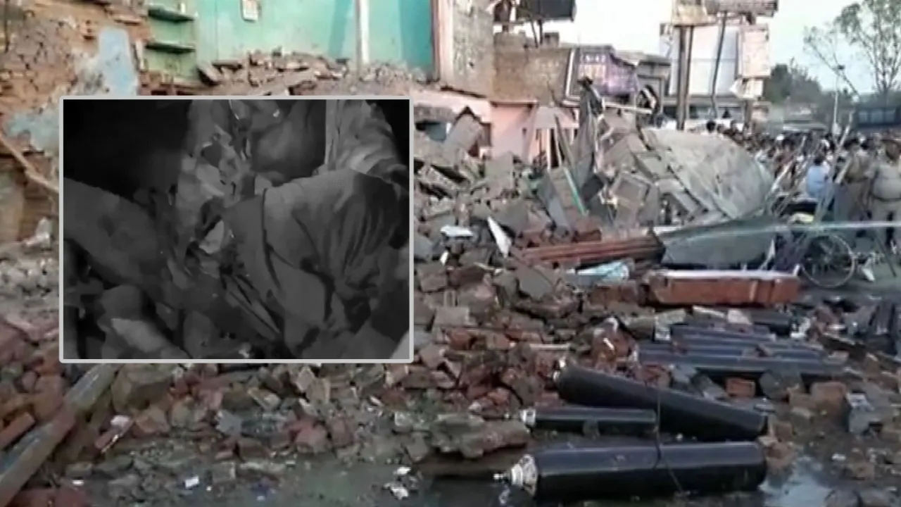जौनपुर में फटा सिलेंडरः मकान ध्वस्त... चार घायल, खाना बनाते समय हुआ भीषण हादसा