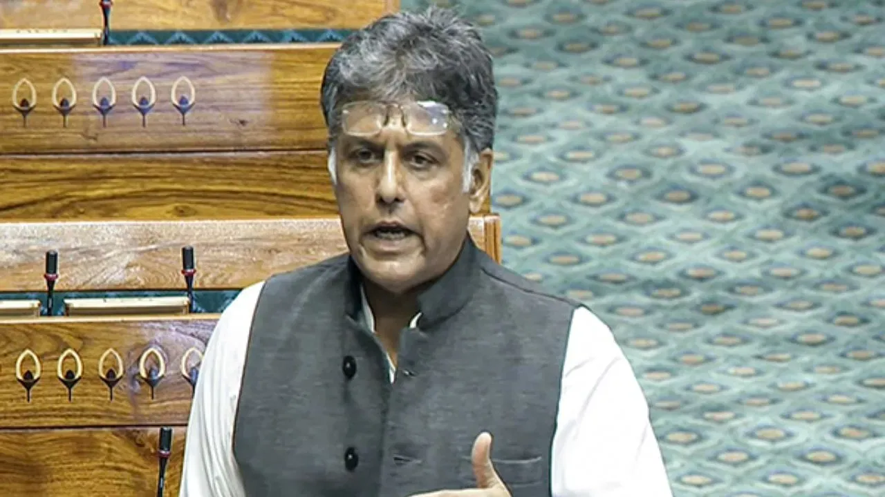 मनीष तिवारी का EC पर हमला: निर्वाचन आयोग के पास SIR कराने का कानूनी आधार नहीं, मतपत्रों से हों चुनाव 