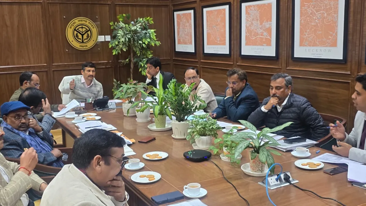 मंडलायुक्त की अध्यक्षता में हुई मण्डल के विकास कार्यों की समीक्षा,कहा- पात्र लाभार्थियों तक पहुंचाया जाए सरकारी योजनाओं का लाभ