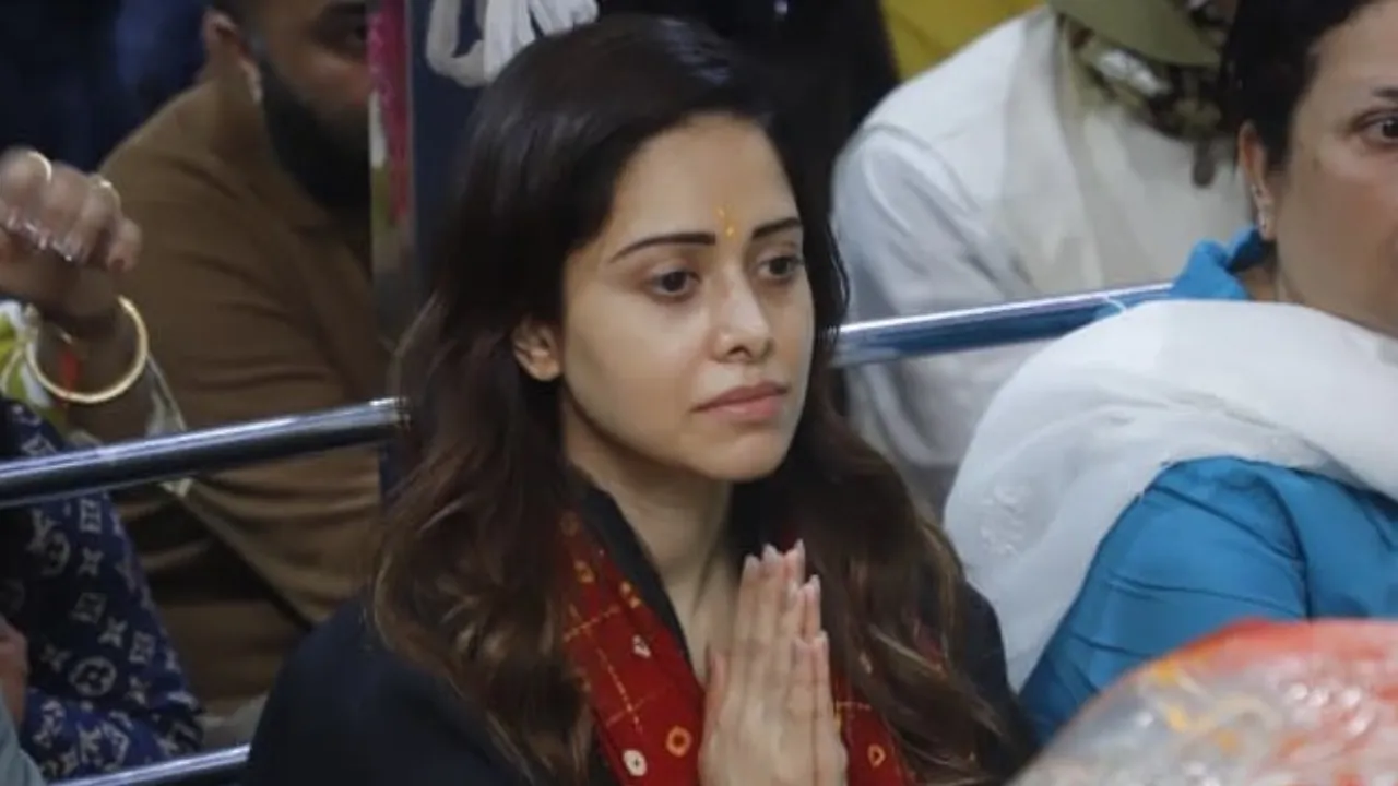 नुसरत भरूचा ने महाकाल दर्शन से आग बबूला हुए मौलाना, जारी कर दिया फतवा