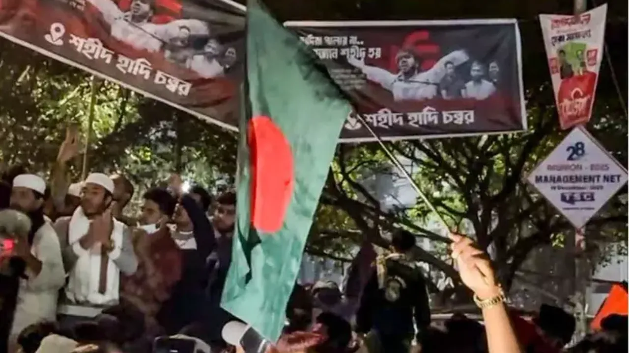 Bangladesh Violence : युवा नेता शरीफ उस्मान हादी का कड़ी सुरक्षा में अंतिम संस्कार आज, मौत के बाद नहीं थम रही हिंसा