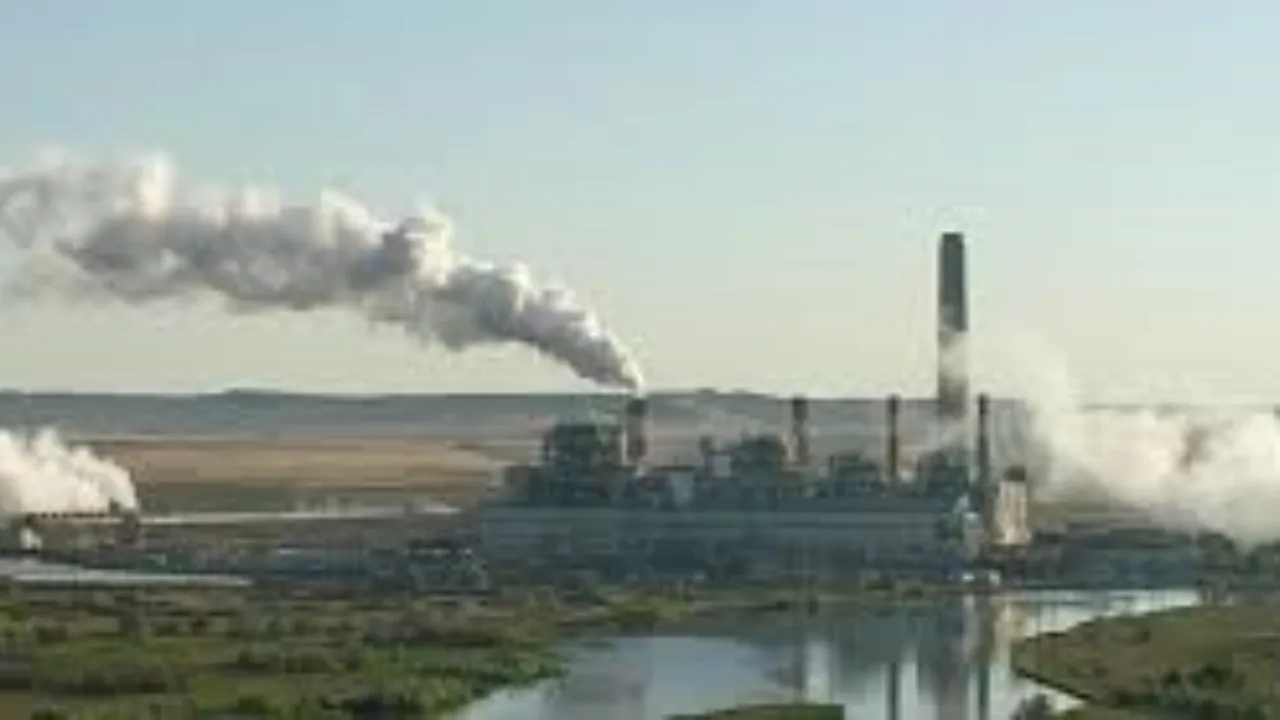 केंद्र की सख्त चेतावनी: दिल्ली की जहरीली हवा पर लगाम, प्रदूषण फैलाने वाले उद्योगों पर तलवार लटकी!