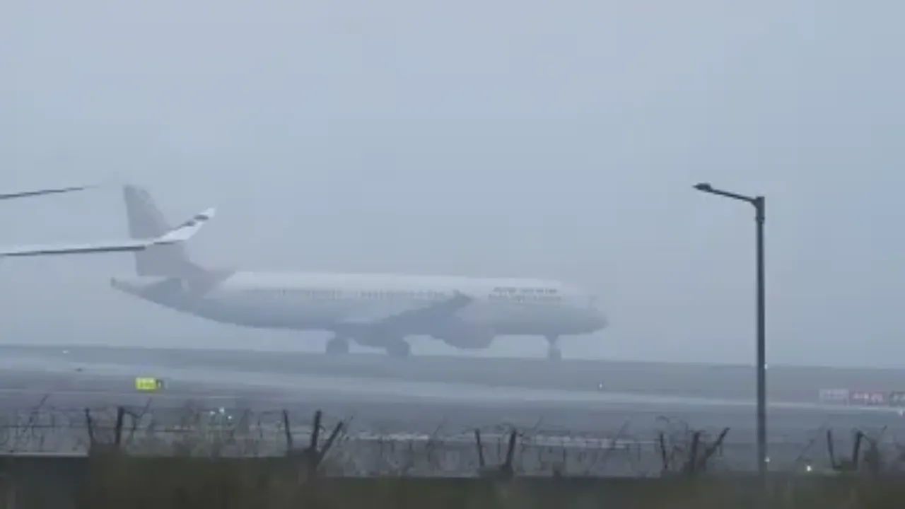 दिल्ली फ्लाइट्स पर लगा ब्रेक: कोहरे से 148 उड़ानें कैंसल, देरी का सिलसिला जारी
