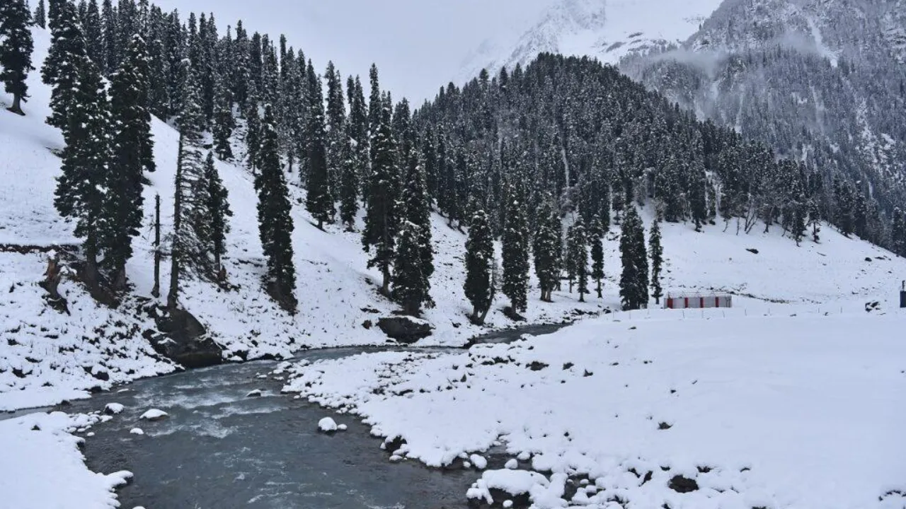 कश्मीर में चिल्ला-ए-कलां की धमाकेदार शुरुआत: ऊंचाई वाले इलाकों में बर्फबारी, मैदानों में बारिश – लंबे सूखे के बाद राहत