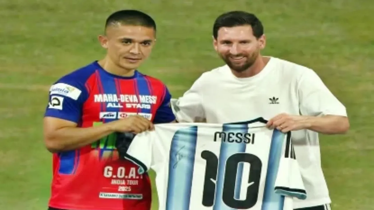 'मेस्सी की कला ही मेरा इलाज', G.O.A.T से मिलने के बाद भावुक हुए छेत्री, कहा- पूरा हुआ सपना और फर्ज