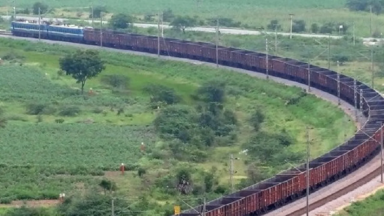 22 दिसंबर : रूड़की से चलाई गई भारत में पहली मालगाड़ी