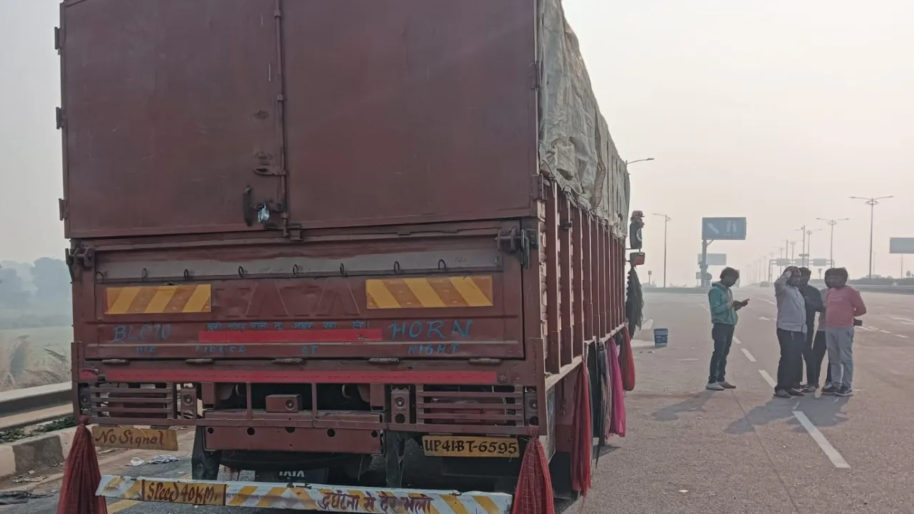 पूर्वांचल एक्सप्रेस-वे पर शराब चोरी मामलाः आबकारी निरीक्षक ने ट्रक चालक पर दर्ज कराया गबन का मुकदमा