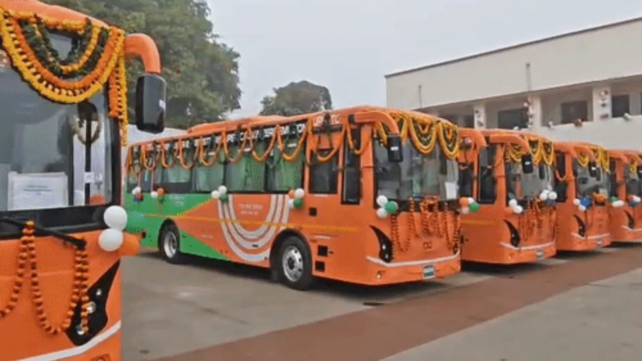 प्रयागराज में 6 इलेक्ट्रिक बसों की शुरुआत, इन रूट्स पर होगा संचालन