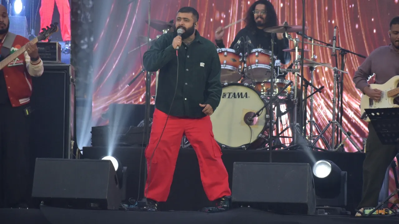 पहला नशा पहला खुमार पर झूमे ऑडियंस... अंश ठाकुर ने बंधा समा, बोहो फेस्ट में युवा और परिवारिक श्रोता जमकर नाचे