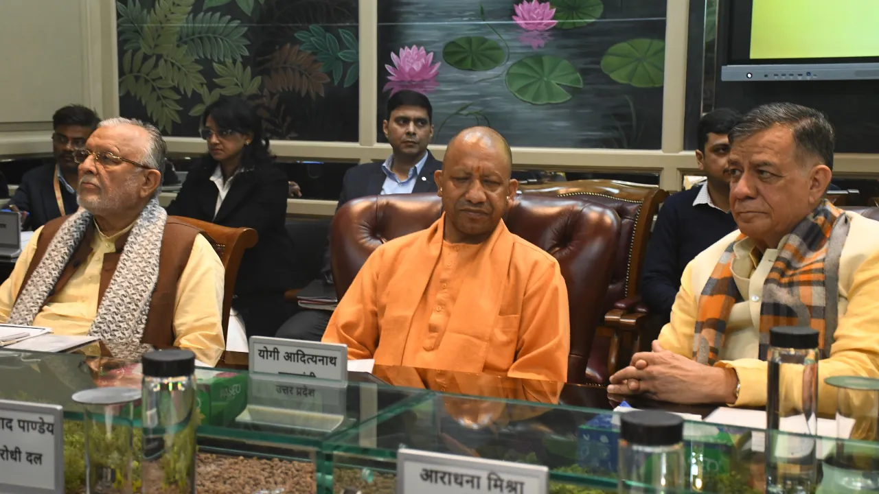  सर्वदलीय बैठक में CM योगी ने दिया आश्वासन,कहा- सरकार सभी चर्चाओं में लेगी भाग, विपक्ष के प्रश्नों का मिलेगा सकारात्मक जवाब