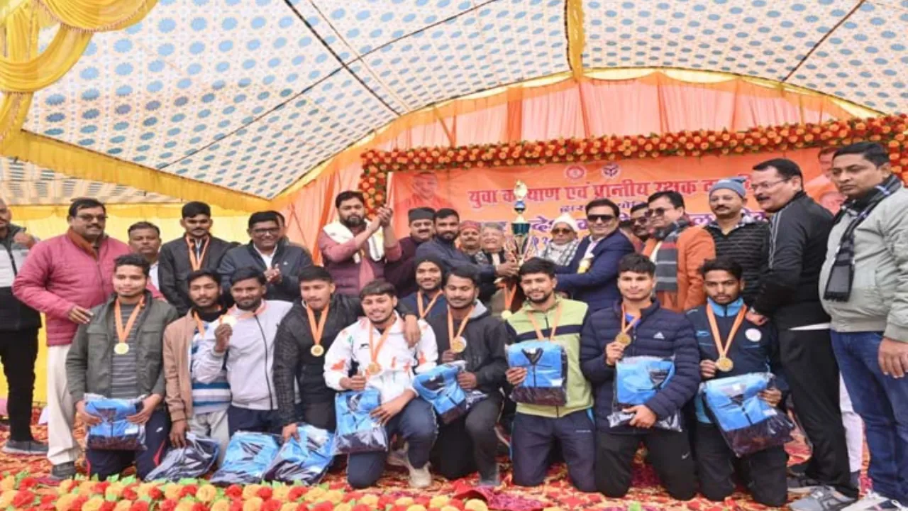 दो दिवसीय विधायक खेल प्रतियोगिता का समापन... बोले चंपत राय- टीम भावना से कार्य करने से मिलती है सफलता 