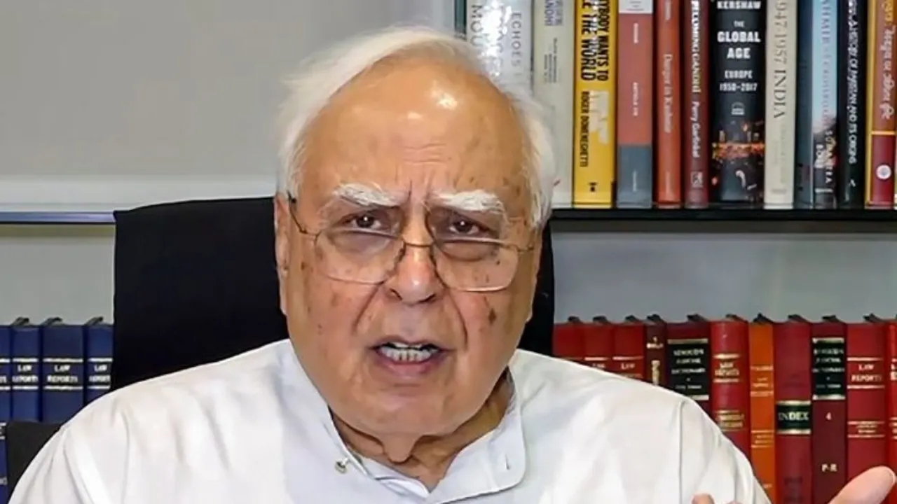 ‘क्या 33 बूथ अधिकारियों की मौत होना ठीक है’? सिब्बल ने सरकार पर निशाना साधा 