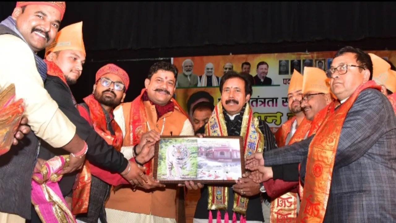 पटवा समाज का सनातन के सम्मान में अहम योगदान..., लखनऊ में युवा संवाद कार्यक्रम में बोले अनिल राजभर