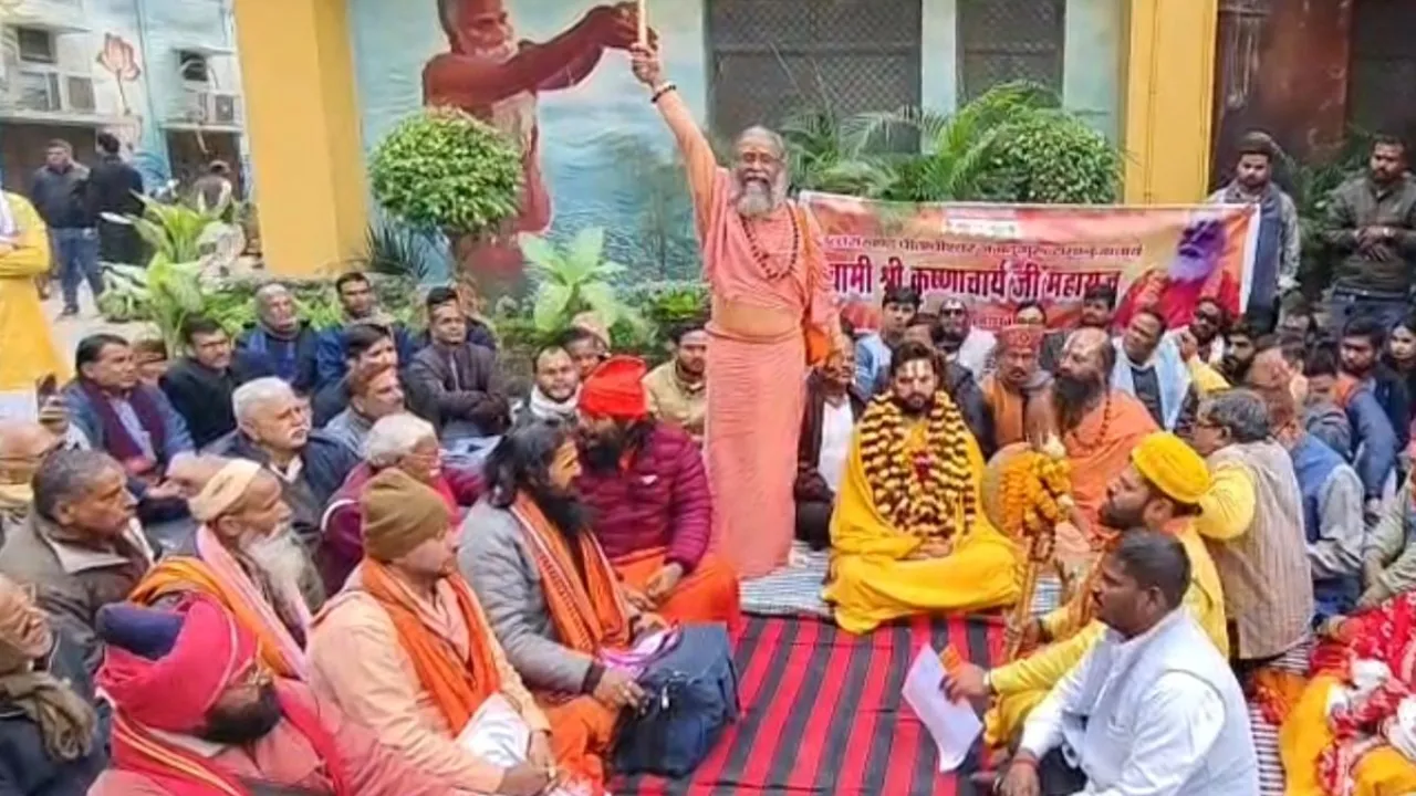 Magh Mela 2026: प्रयागराज में माघ मेला से पहले मचा बवाल, धरने पर बैठे 100 से ज्यादा साधु संत