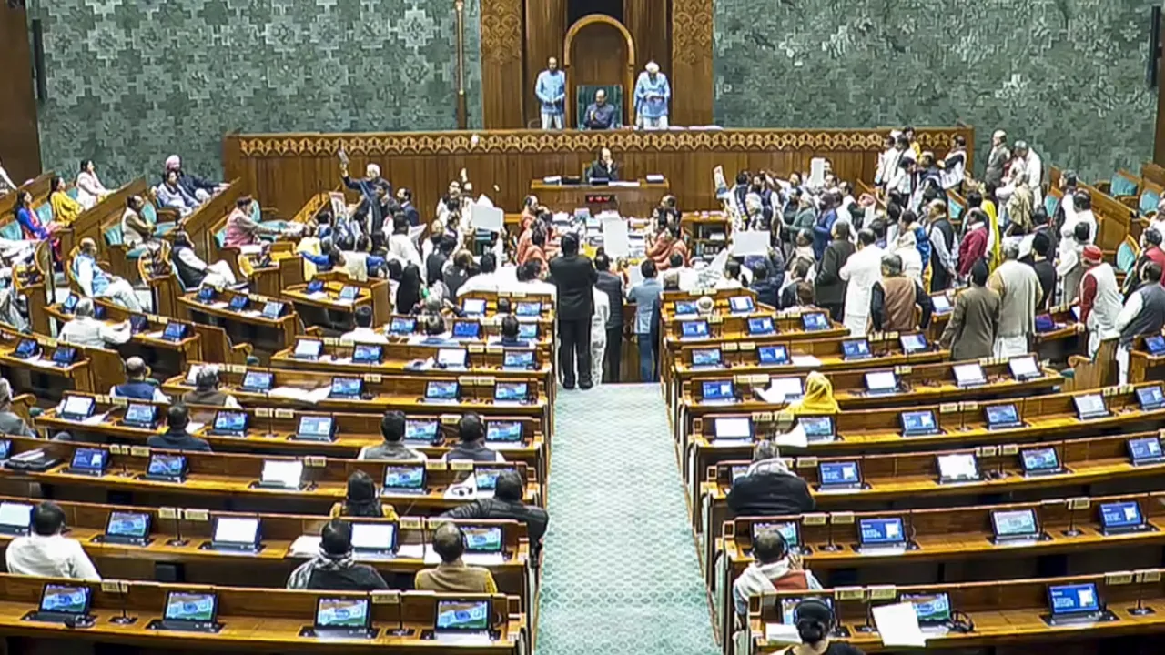 G Ram G बिल को लेकर सदर में जोरदार हंगामा, राज्यसभा की कार्यवाही अनिश्चितकाल के लिए स्थगित 