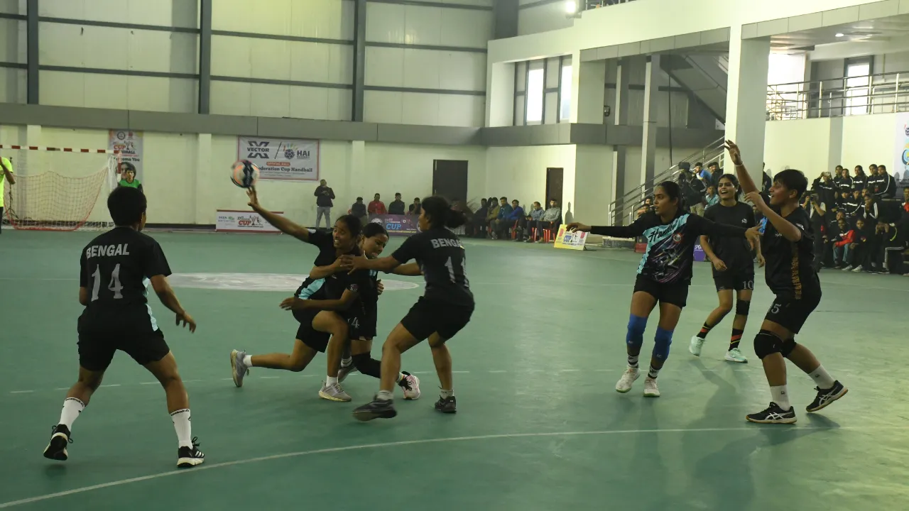37th Federation Cup Handball Championship: यूपी महिला टीम की धमाकेदार शुरुआत, पश्चिम बंगाल को 32-21 से हराया
