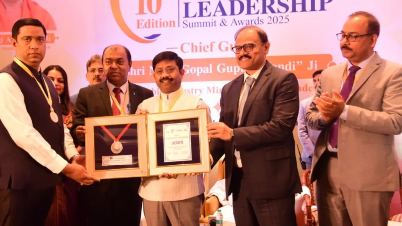 अदाणी, अमूल, रेडिको समेत कई उद्योग समूह सम्मानित, बैंकिंग लीडरशिप समिट में यूपी की औद्योगिक विकास रूपरेखा की पेश