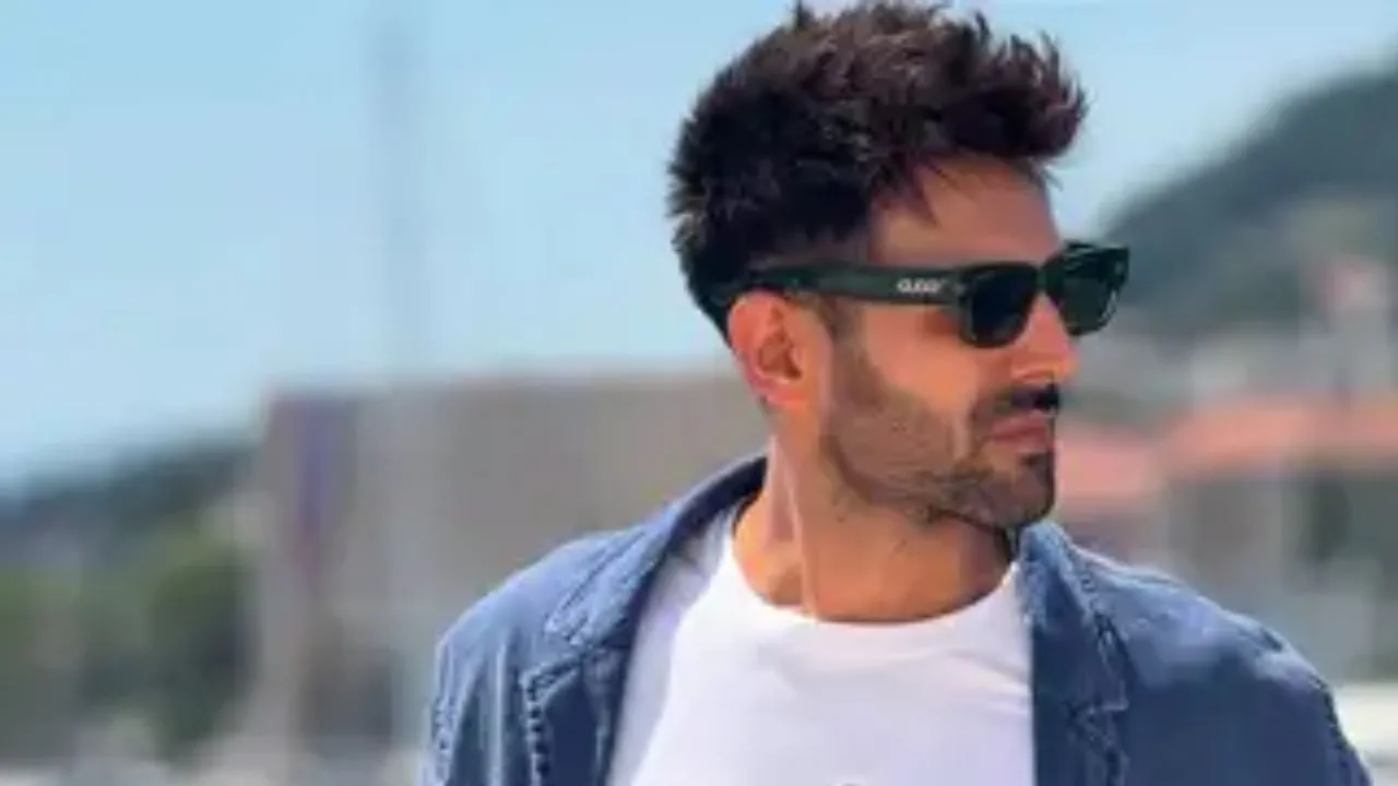 भगवान के दरबार में हाजिरी लगाने पहुंचे कार्तिक आर्यन, अपनी फिल्म के ट्रेलर लॉन्च से पहले मांगी दुआ, लिया आशीर्वाद  