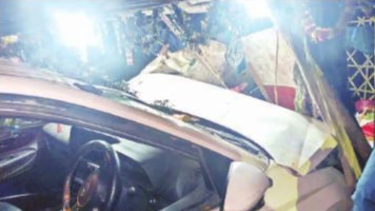  लखनऊ में 3 मजदूरों को कुचलते हुए झोपड़ी में घुसी बेकाबू कार, हादसे के बाद मची चींखपुकार, चालक फरार