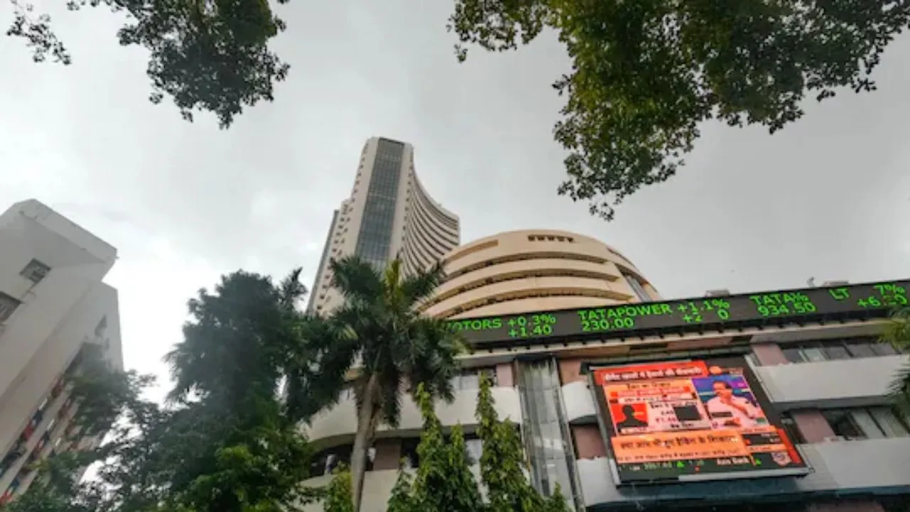  Stock Market Closed: तेजी के बाद लुढ़के शेयर बाजार, कारोबार में 210 अंक तक चढ़ने के बाद गिरावट 