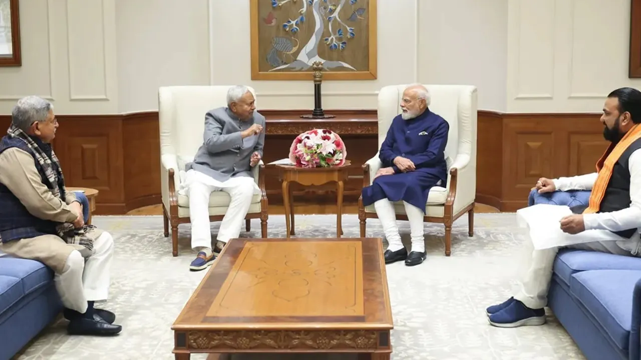 CM नीतीश कुमार पहुंचे दिल्ली : PM मोदी और शाह से की मुलाकात, मंत्रिमंडल विस्तार और विकास कार्यों पर की चर्चा 