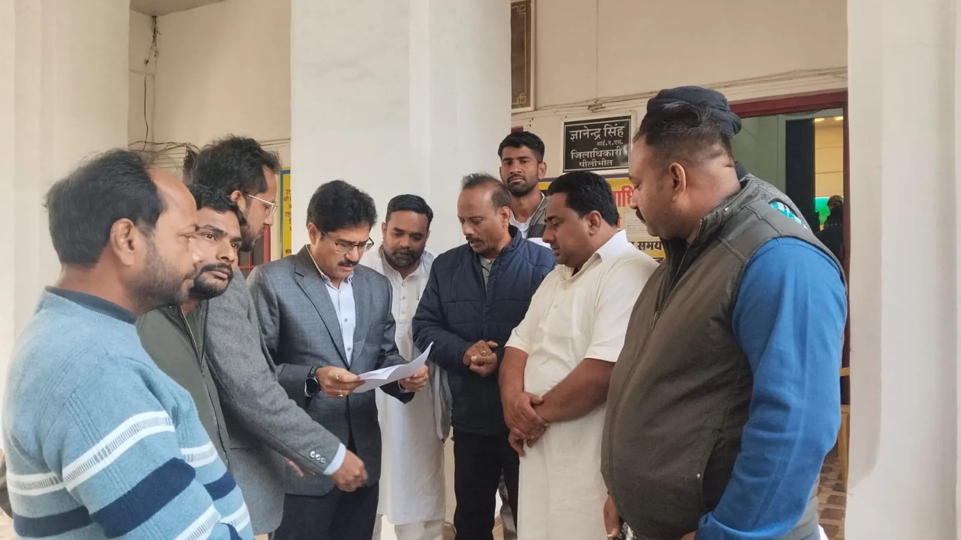 पीलीभीत: सभासदों के बीच थमे विवाद तो अब ईओ से छिड़ी रार, उठाई निष्पक्ष जांच की मांग