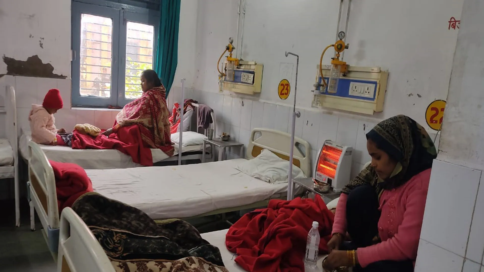 Bareilly: ठंड की चपेट में आ रहे बच्चे...एक दिन में 12 भर्ती होने से खलबली