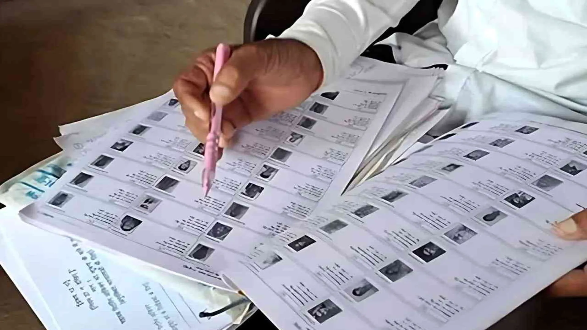 एसआईआर  : इन मुस्लिम इलाकों के बूथों पर दिख रहा बुलडोजर कार्रवाई का असर