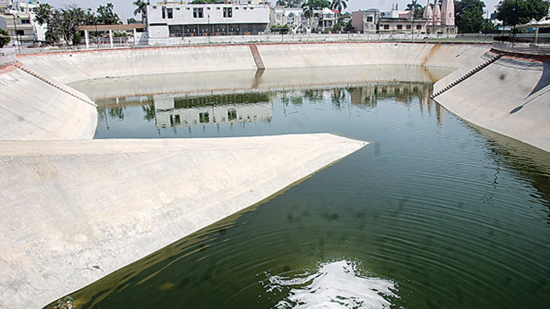 Bareilly: संजय कम्युनिटी तालाब का संचालन अटका...नामित एजेंसी का ठेका निरस्त