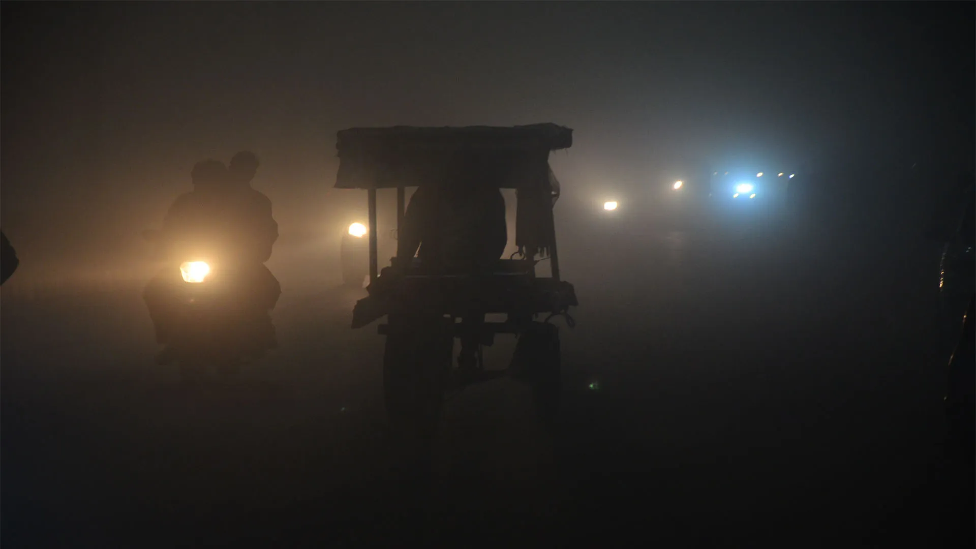 Bareilly : सीजन का सबसे ठंडा रहा दिन...लगातार तीसरे दिन भी दृश्यता शून्य