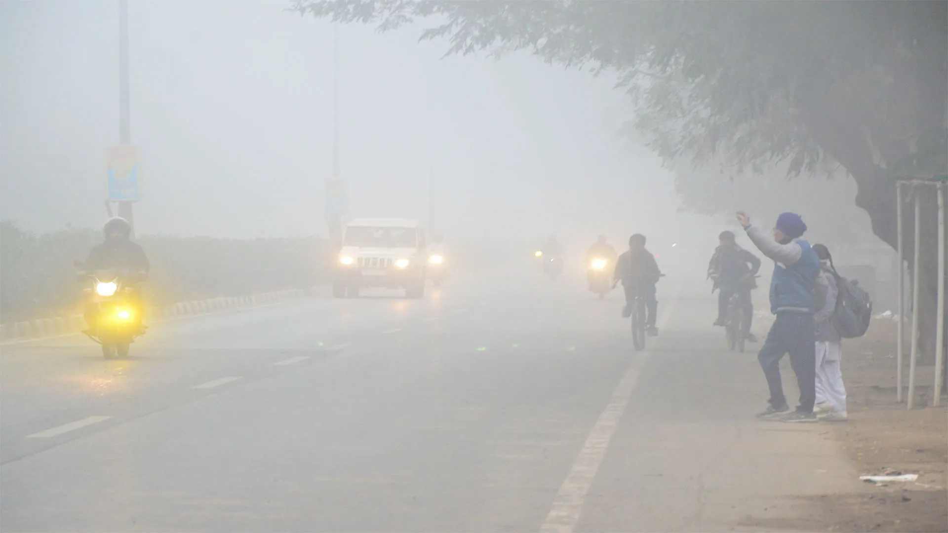 Bareilly : सूरज के नहीं हुए दर्शन...प्रदेश में सबसे ठंडा रहा दिन, पारा हुआ धड़ाम