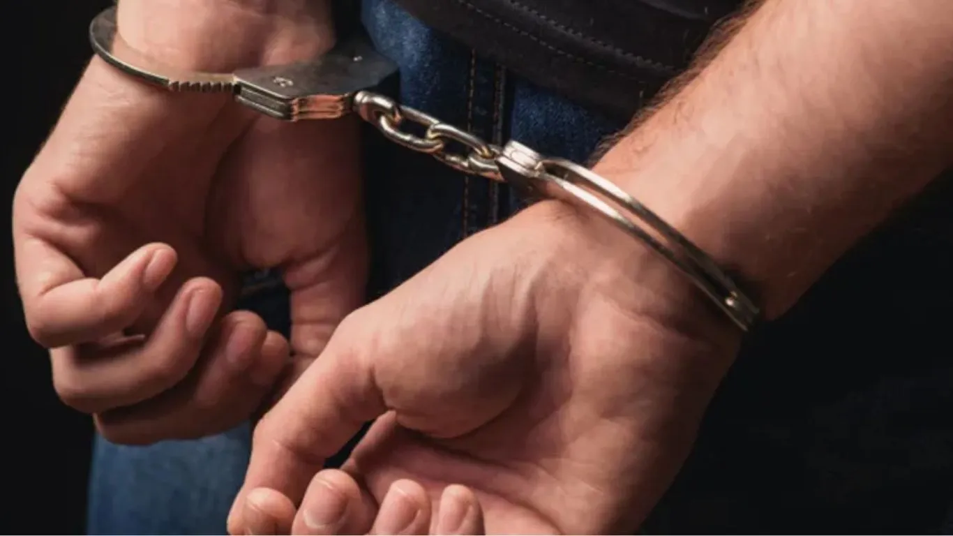 5 शातिर चोर गिरफ्तार: बाराबंकी पुलिस ने 3 मोटरसाइकिल, एक तमंचा समेत चोरी का सामान किया बरामद 