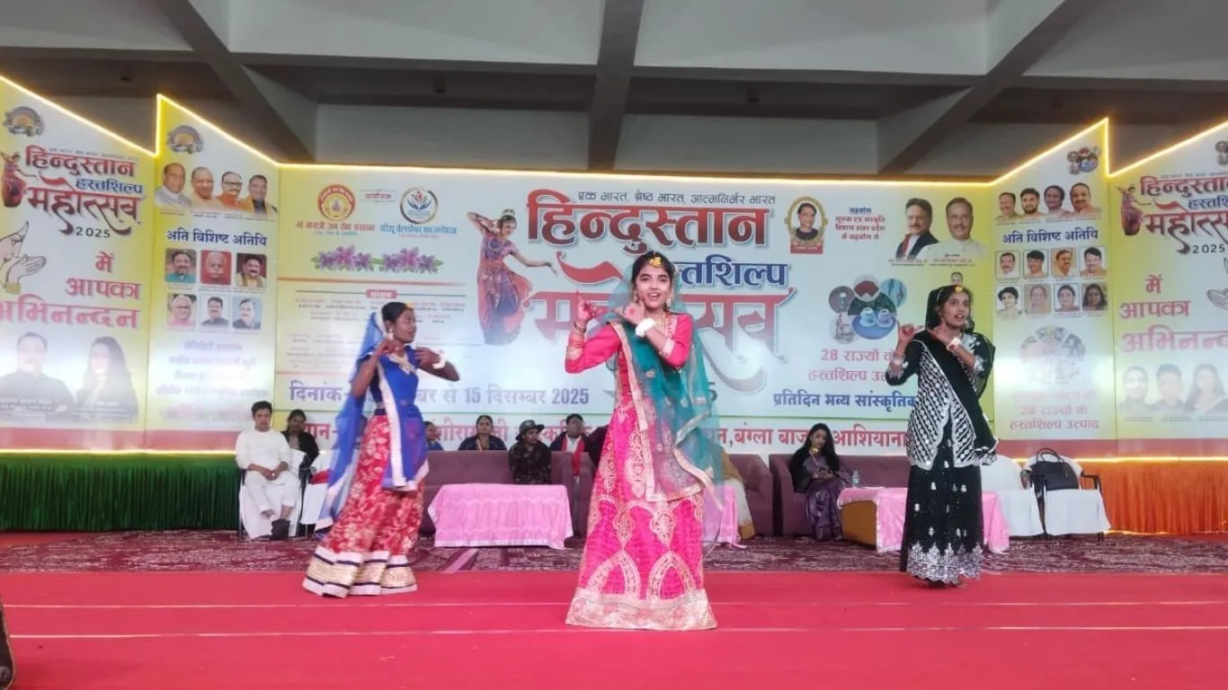 हस्तशिल्प महोत्सव की सांस्कृतिक संध्या में सजी सुरों की महफ़िल, कलाकारों के मशहूर गीतों से गुलजार हुआ माहौल 