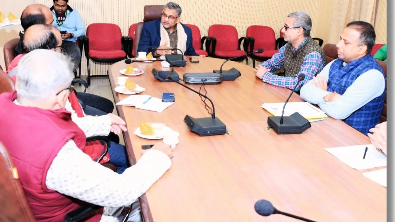    प्रदूषण से वनस्पतियों की प्रजाति पर संकट:  लखनऊ में CSIR-NBRI में 7वीं अंतरराष्ट्रीय सम्मेलन आरंभ, देश-विदेश से प्रतिनिधि ले रहे हिस्सा 