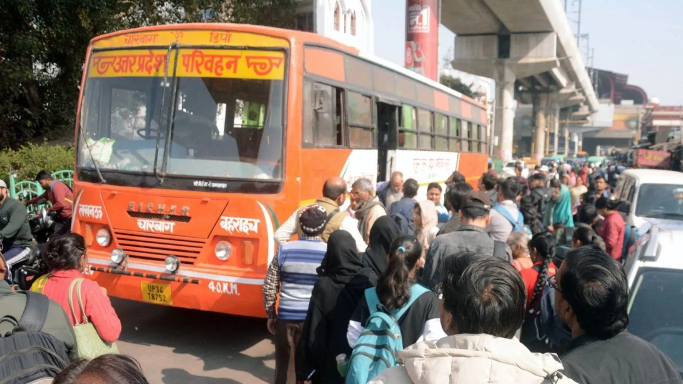  तकनीकी खामियां रोडवेज हादसों की वजह:  जांच के नाम पर खानापूर्ति, लखनऊ परिक्षेत्र की 72 बसें पार कर चुकी हैं 8 साल