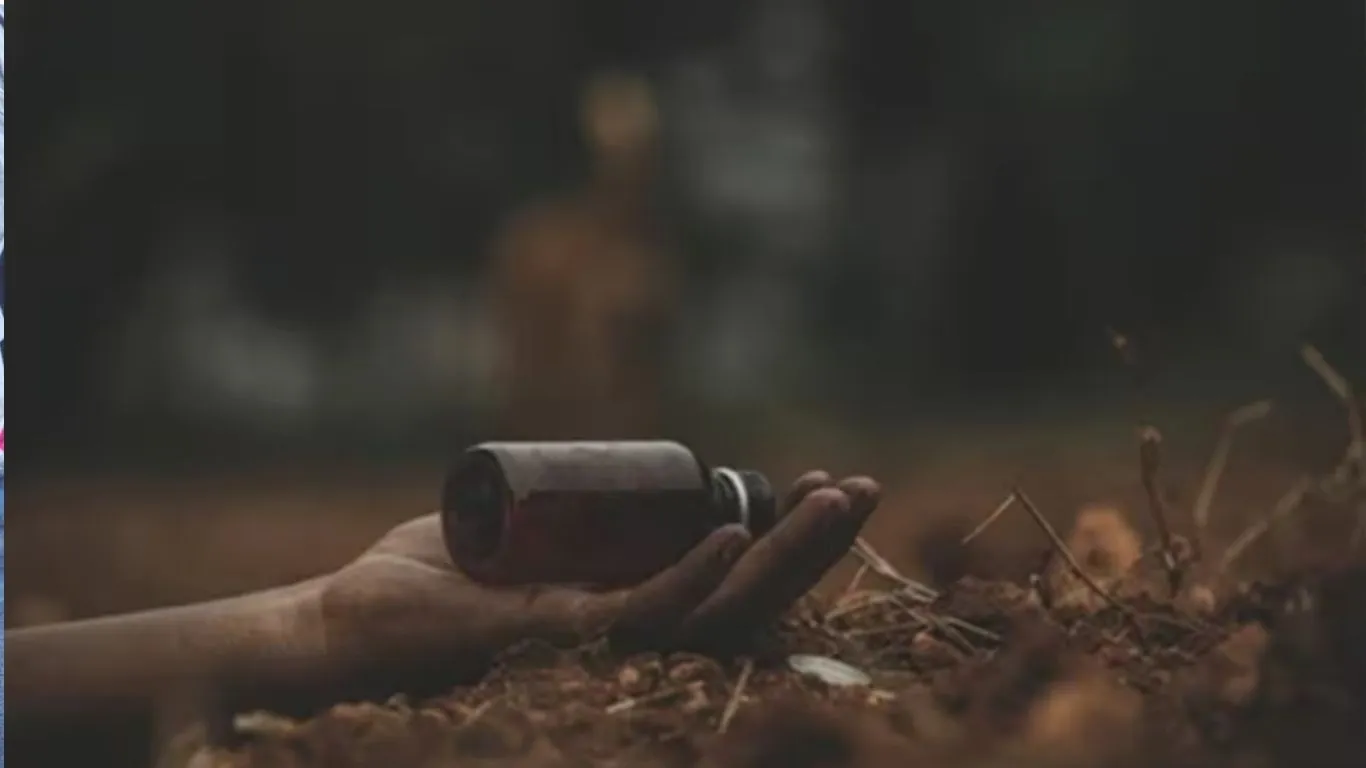 बाराबंकी :  प्रेमी से मिले धोखे के चलते प्रेमिका ने खाया जहर, हालत गंभीर 