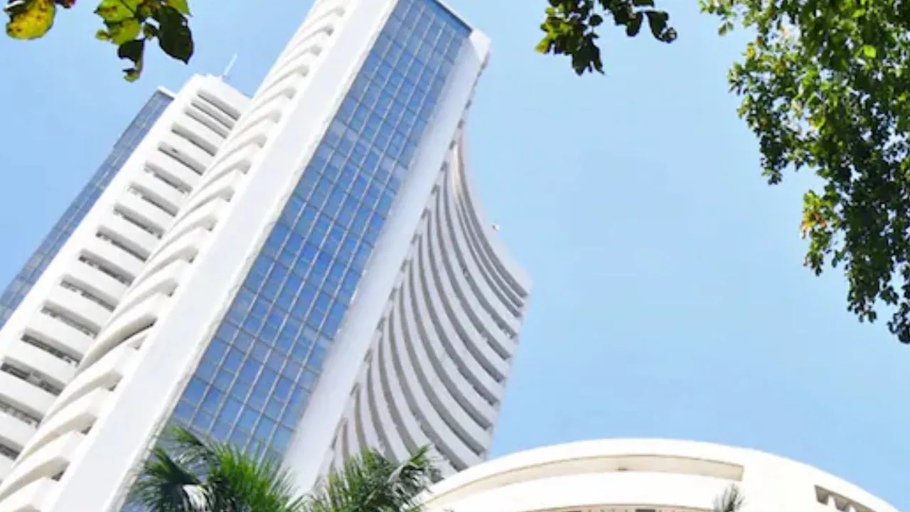  Stock Market Closed: शेयर बाजारों में गिरावट के चलते लाल निशान पर आये सेंसेक्स-निफ्टी, ऑटो और स्वास्थ्य सेक्टरों में गिरावट