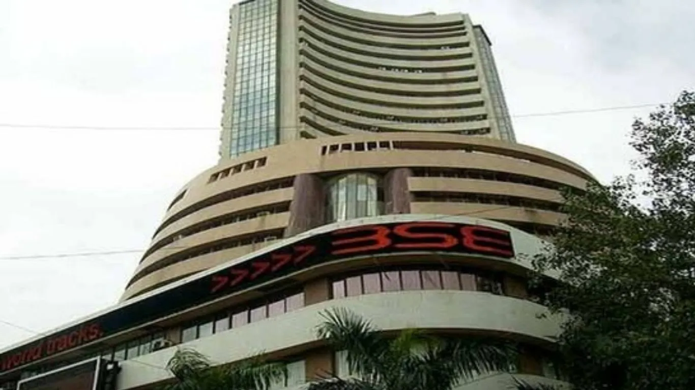 Stock Market Today:  रुपये में जारी गिरावट से लुढ़के शेयर बाजार...सेंसेक्स-निफ्टी में गिरावट,सर्वकालिक निचने स्तर पर रुपया