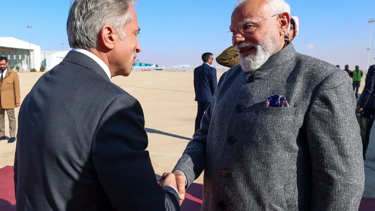  जॉर्डन पहुंचे PM मोदी:  किंग अब्दुल्ला द्वितीय के साथ करेंगे पेत्रा शहर का दौरा, भारतीय लोगों से मिलेंगे प्रधानमंत्री 