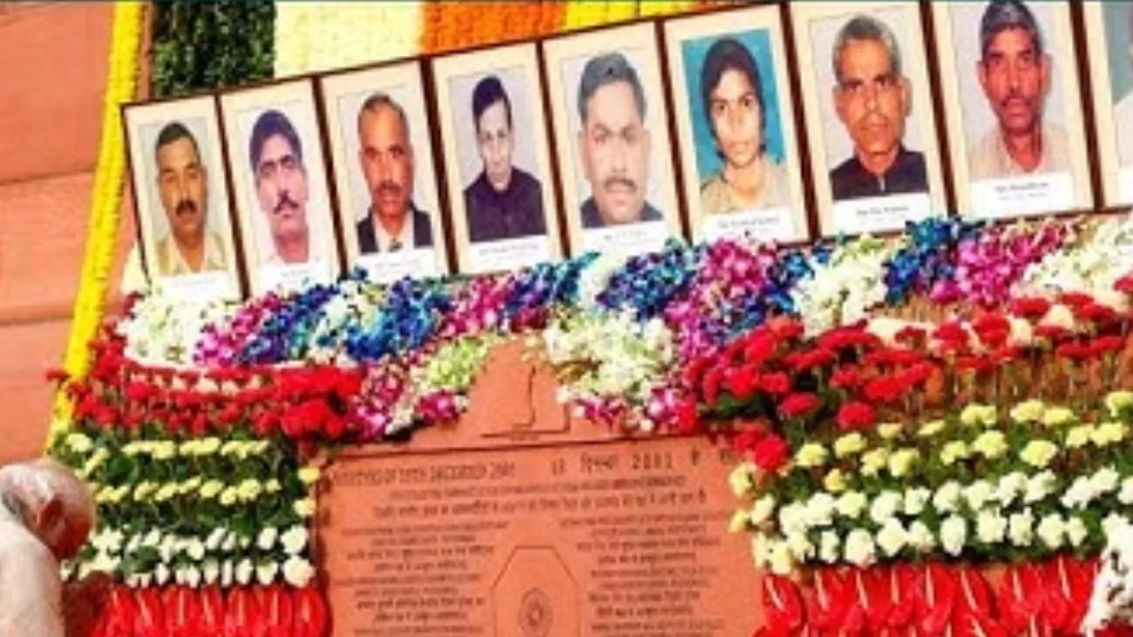  संसद पर हमले के शहीदों को श्रद्धांजलि, शीर्ष नेताओं ने आतंकवाद के खिलाफ एकजुटता का लिया संकल्प 