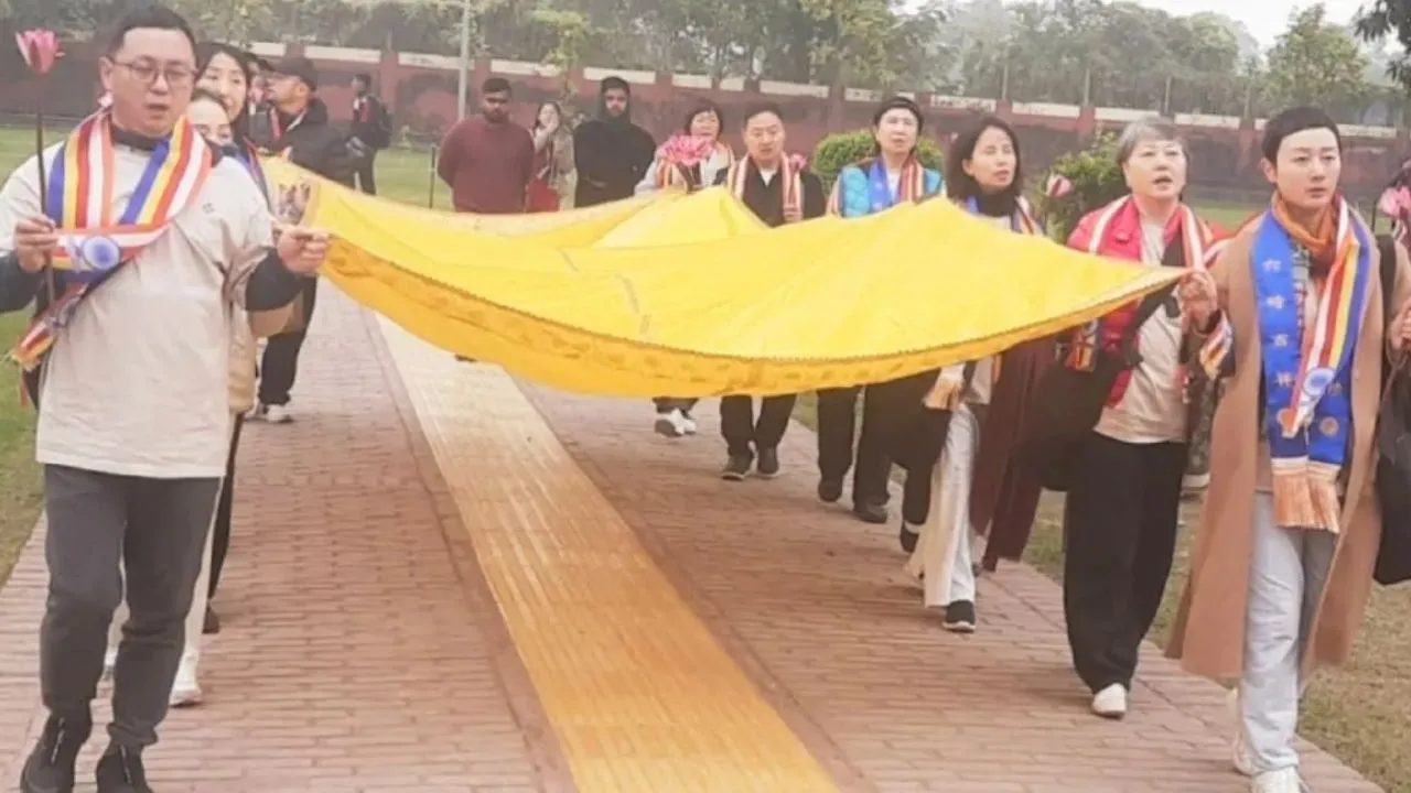 कुशीनगर में बढ़े चीनी पर्यटक... कोरोना महामारी के 5 साल बाद हटा प्रतिबंध, पर्यटन आय बढ़ने की उम्मीद