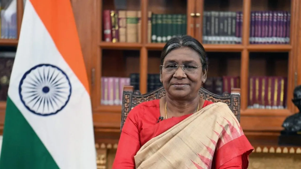 नए साल के जश्न में डूबा देश,  पूर्व संध्या पर राष्ट्रपति द्रौपदी मुर्मु ने देशवासियों को दी शुभकामनाएं