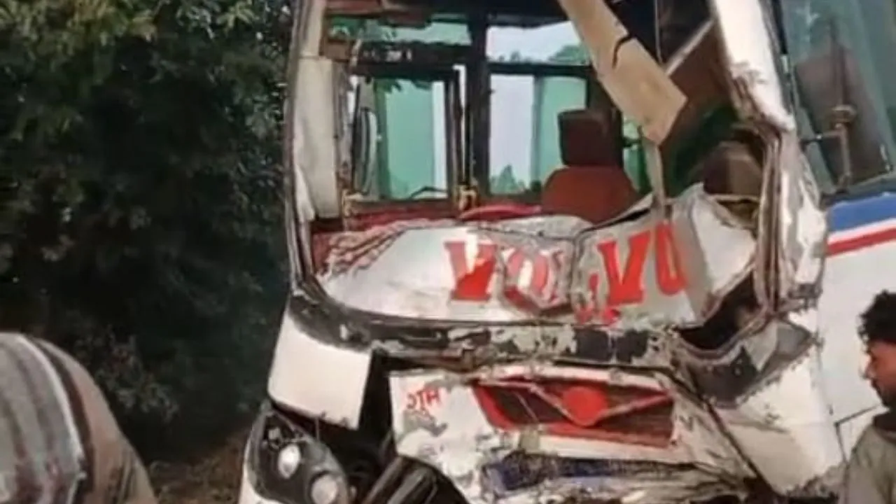 बिलग्राम-कटरा बिल्हौर मार्ग पर भीषण सड़क हादसा:  बस-ट्रक की आमने-सामने टक्कर, 10 घायल, 2 की हालत गंभीर